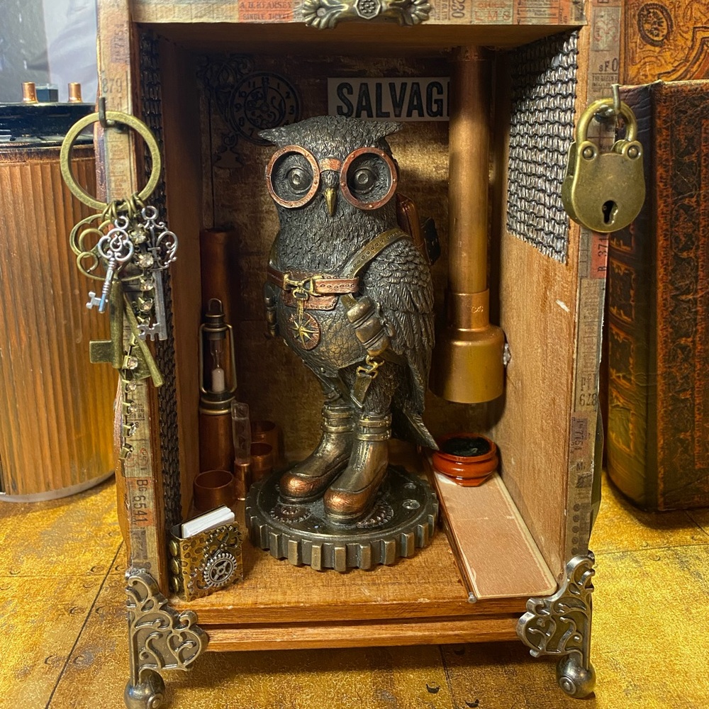 The all Wise steampunk owl is definitely a unique show piece.